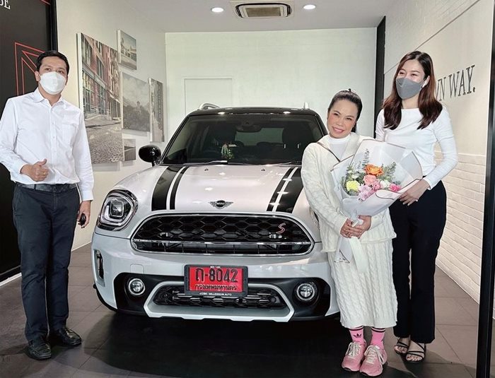 ตุ๊กกี้ ถอยรถหรูป้ายแดง ตุ๊กกี้ ถอยรถหรูป้ายแดง