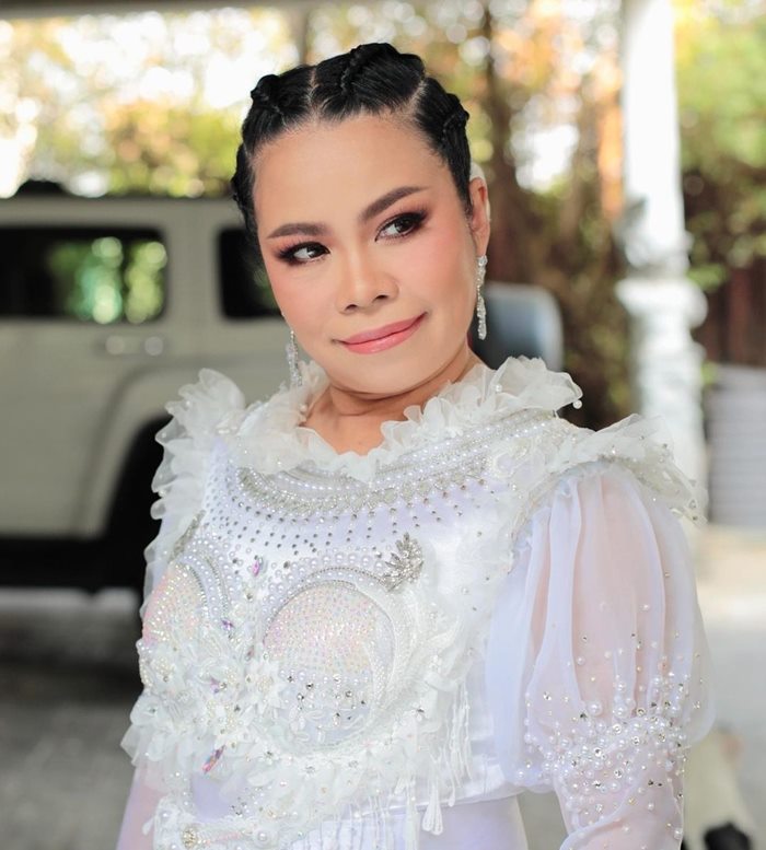 ตุ๊กกี้ ถอยรถหรูป้ายแดง ตุ๊กกี้ ถอยรถหรูป้ายแดง