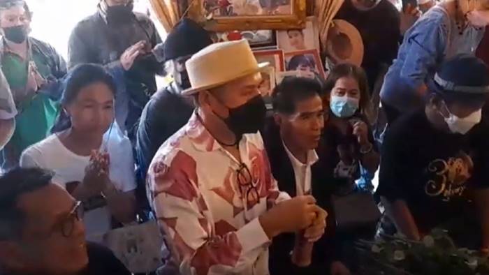 พุ่มพวง ดวงจันทร์ พุ่มพวง ดวงจันทร์
