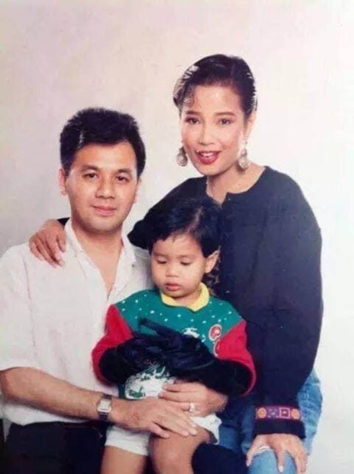 พุ่มพวง ดวงจันทร์ พุ่มพวง ดวงจันทร์