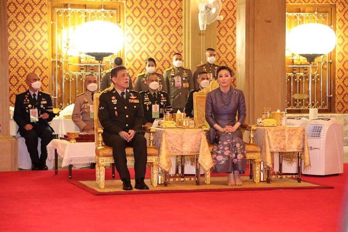 ในหลวง ร.10 พระราชินี ในหลวง ร.10 พระราชินี