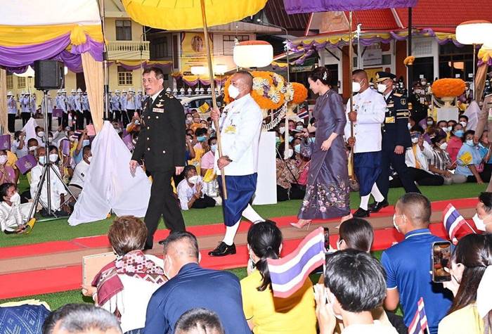 ในหลวง ร.10 พระราชินี ในหลวง ร.10 พระราชินี