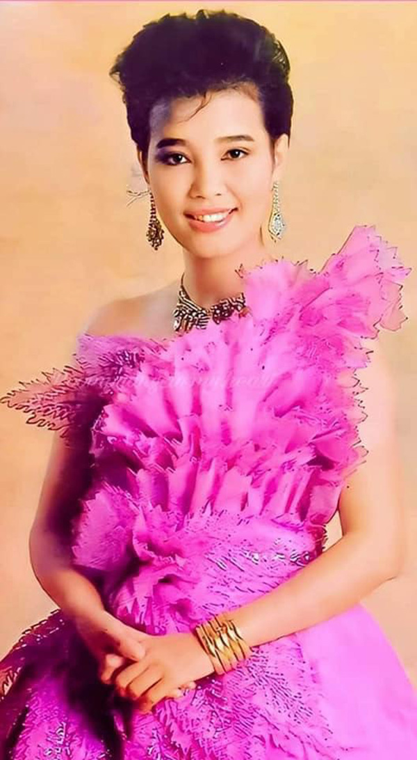 ส่องเลขเด็ด พุ่มพวง ดวงจันทร์ งานรำลึกครบรอบ 30 ปี ส่องเลขเด็ด พุ่มพวง ดวงจันทร์ งานรำลึกครบรอบ 30 ปี