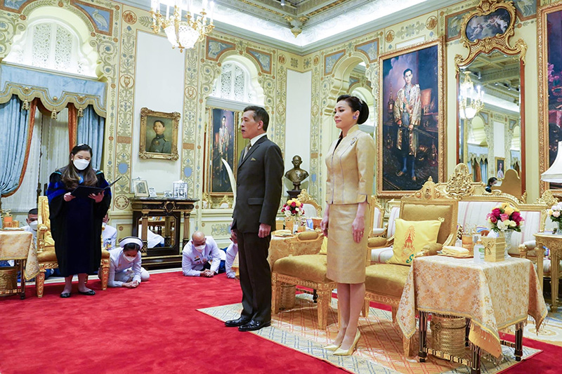 ในหลวง ทรงรับทูลเกล้าฯ ปริญญาแพทยศาสตร์ดุษฎีบัณฑิตกิตติมศักดิ์จากกรมพระศรีสวางควัฒน ในหลวง ทรงรับทูลเกล้าฯ ปริญญาแพทยศาสตร์ดุษฎีบัณฑิตกิตติมศักดิ์จากกรมพระศรีสวางควัฒน