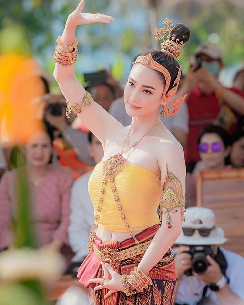 แต้ว ณฐพร รำบวงสรวงพระยาศรีสัตตนาคราช 1/4/66 แต้ว ณฐพร