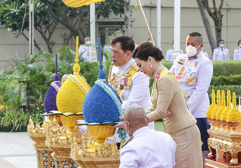 ในหลวง พระราชินี ในหลวง พระราชินี