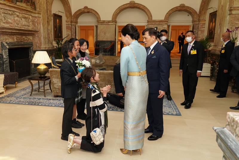 ในหลวง พระราชินี ในหลวง พระราชินี