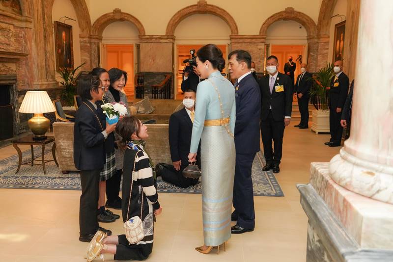 ในหลวง พระราชินี ในหลวง พระราชินี