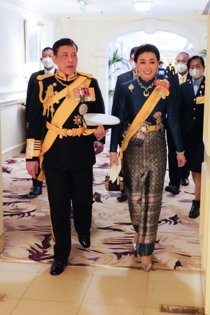ในหลวง พระราชินี ในหลวง พระราชินี
