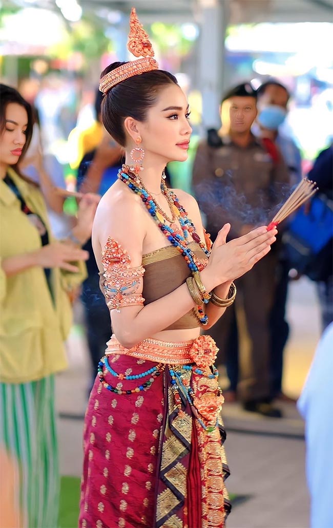 อิงฟ้า วราหะ อิงฟ้า วราหะ