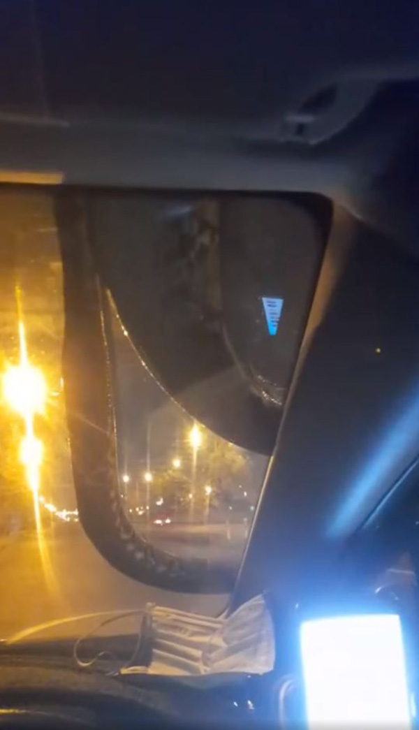 งูเหลือมตัวใหญ่ตกใส่แท็กซี่ คนขับซูมทะเบียนรถให้ดู คอหวยตาลุกวาว งูเหลือมตัวใหญ่ตกใส่แท็กซี่ คนขับซูมทะเบียนรถให้ดู คอหวยตาลุกวาว