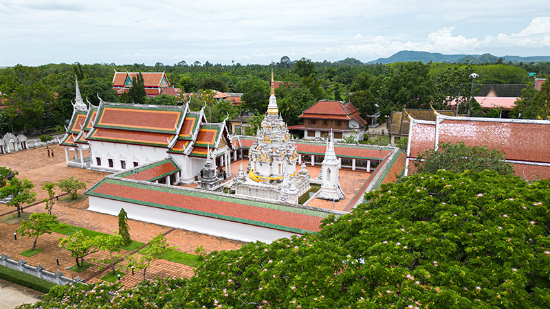 ไหว้พระ วัดพระบรมธาตุไชยาราชวรวิหาร จังหวัดสุราษฎร์ธานี