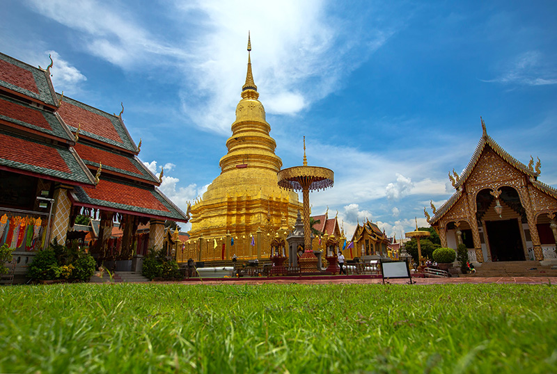 ไหว้พระ วัดพระธาตุหริภุญชัยวรมหาวิหาร จังหวัดลำพูน