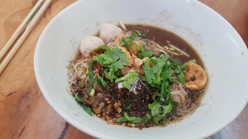 ก๋วยเตี๋ยวเรือลุงชลอ ก๋วยเตี๋ยวเรือลุงชลอ