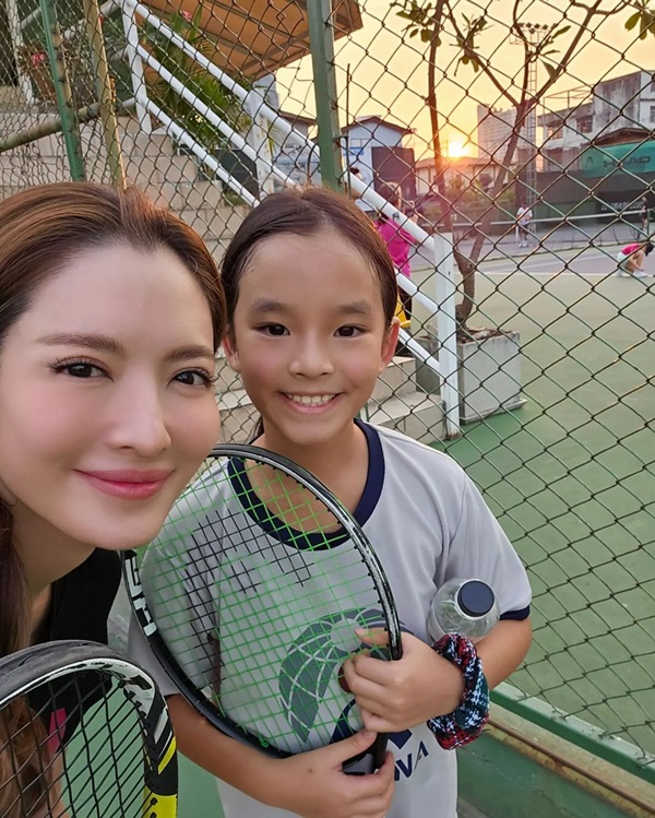 แอฟ ทักษอร แอฟ ทักษอร