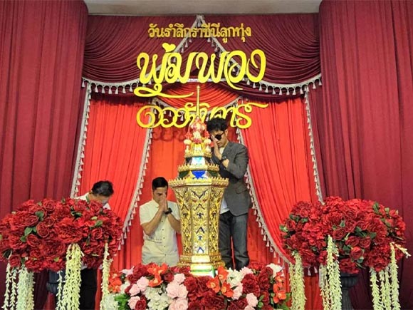 เลขหางประทัด พิธีเชิญเถ้าอัฐิ พุ่มพวง ดวงจันทร์ เลขเด็ดงวดนี้ 16 มิ.ย. 67 เลขหางประทัด พิธีเชิญเถ้าอัฐิ พุ่มพวง ดวงจันทร์ เลขเด็ดงวดนี้ 16 มิ.ย. 67