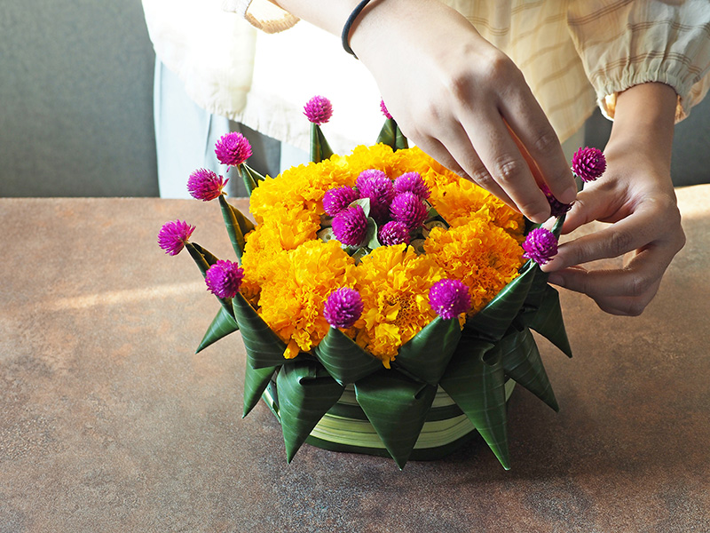 กิจกรรมวันลอยกระทง กระทงจากวัสดุธรรมชาติ เช่น กระทงใบตอง กระทงกะลามะพร้าว กระทงน้ำแข็ง ที่สามารถย่อยสลายเร็ว ลดขยะ แถมได้ลดโลกร้อน จึงเป็นอีกหนึ่งทางเลือกที่ดีมาก