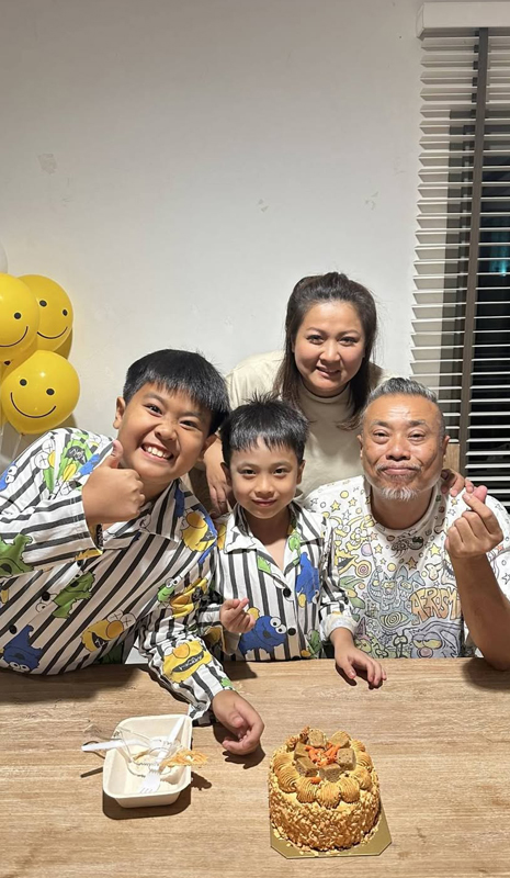 เปิดภาพ ป๋อง กพล ฉลองวันเกิด 59 ปี พร้อมครอบครัว เปิดภาพ ป๋อง กพล ฉลองวันเกิด 59 ปี พร้อมครอบครัว