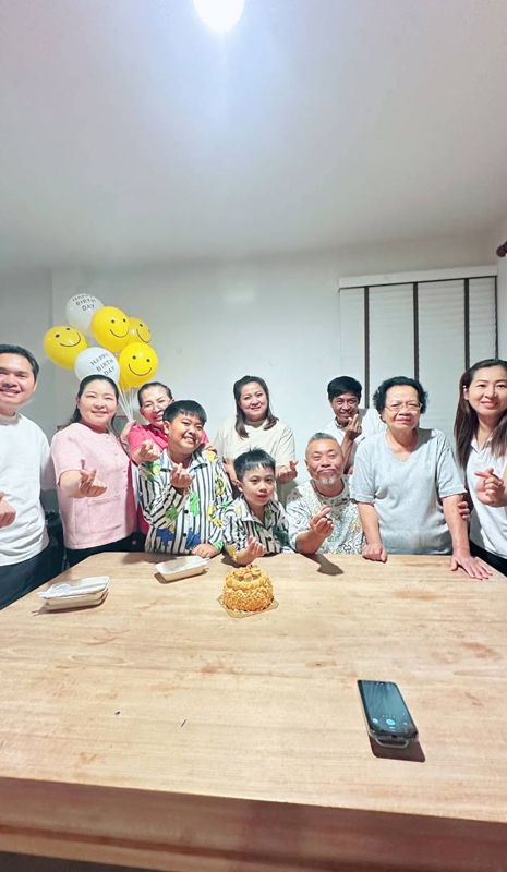 เปิดภาพ ป๋อง กพล ฉลองวันเกิด 59 ปี พร้อมครอบครัว เปิดภาพ ป๋อง กพล ฉลองวันเกิด 59 ปี พร้อมครอบครัว