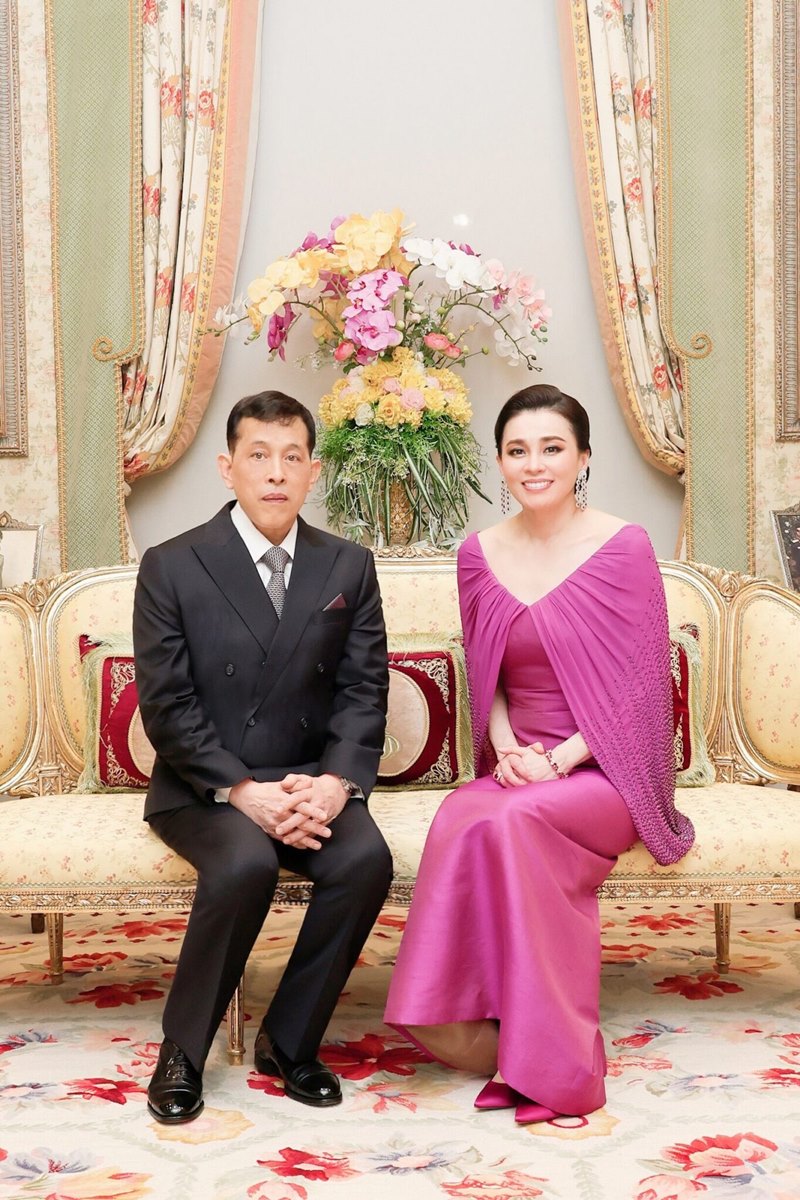 ในหลวง พระราชทานพรปีใหม่ 2568 บัตรอวยพรปีใหม่ พระบรมฉายาลักษณ์ แก่คนไทย ในหลวง พระราชทานพรปีใหม่ 2568 บัตรอวยพรปีใหม่ พระบรมฉายาลักษณ์ แก่คนไทย