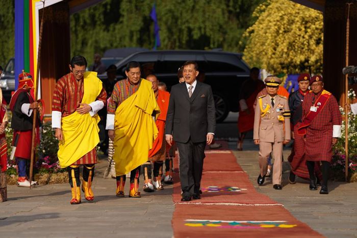 ในหลวง พระราชินี ทรงปฏิบัติพระราชกรณียกิจ เสด็จฯ เยือนภูฏาน ในหลวง พระราชินี ทรงปฏิบัติพระราชกรณียกิจ เสด็จฯ เยือนภูฏาน