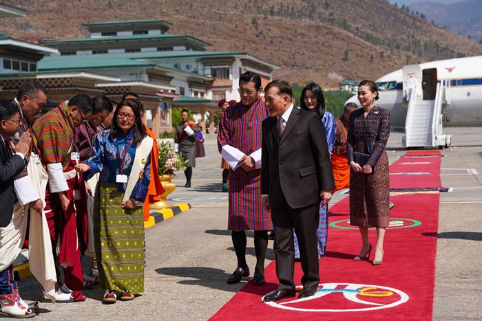 ในหลวง พระราชินี ทรงปฏิบัติพระราชกรณียกิจ เสด็จฯ เยือนภูฏาน ในหลวง พระราชินี ทรงปฏิบัติพระราชกรณียกิจ เสด็จฯ เยือนภูฏาน