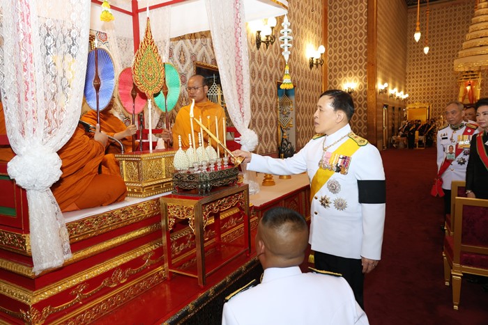 ในหลวง ทรงพระราชปฏิสันถารกับ กรมสมเด็จพระเทพฯ และทูลกระหม่อมหญิง ภาพแห่งสายใยในราชวงศ์ ในหลวง ทรงพระราชปฏิสันถารกับ กรมสมเด็จพระเทพฯ และทูลกระหม่อมหญิง ภาพแห่งสายใยในราชวงศ์
