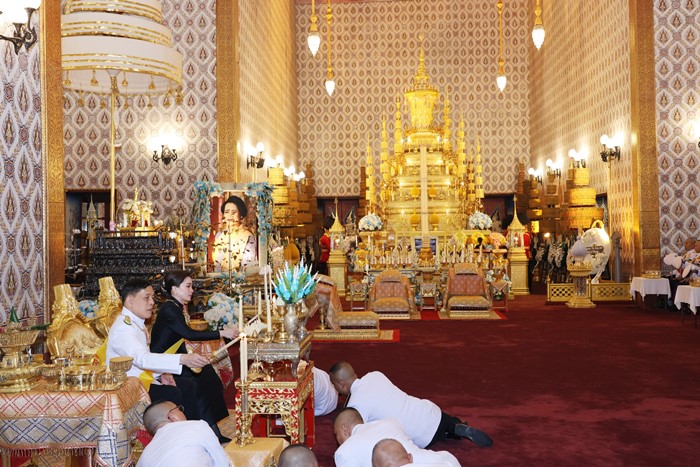 ในหลวง ทรงพระราชปฏิสันถารกับ กรมสมเด็จพระเทพฯ และทูลกระหม่อมหญิง ภาพแห่งสายใยในราชวงศ์ ในหลวง ทรงพระราชปฏิสันถารกับ กรมสมเด็จพระเทพฯ และทูลกระหม่อมหญิง ภาพแห่งสายใยในราชวงศ์