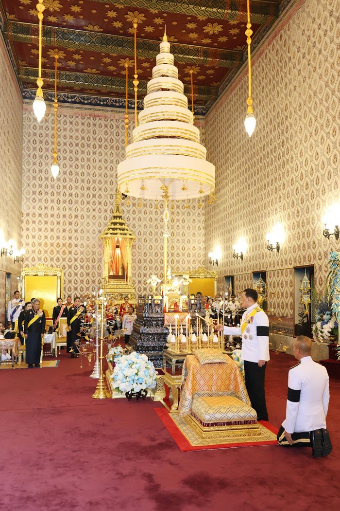 ในหลวง ทรงพระราชปฏิสันถารกับ กรมสมเด็จพระเทพฯ และทูลกระหม่อมหญิง ภาพแห่งสายใยในราชวงศ์ ในหลวง ทรงพระราชปฏิสันถารกับ กรมสมเด็จพระเทพฯ และทูลกระหม่อมหญิง ภาพแห่งสายใยในราชวงศ์