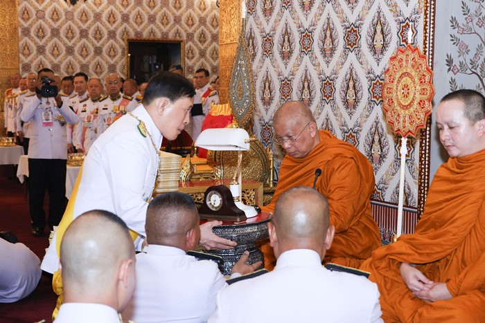 ในหลวง ทรงพระราชปฏิสันถารกับ กรมสมเด็จพระเทพฯ และทูลกระหม่อมหญิง ภาพแห่งสายใยในราชวงศ์ ในหลวง ทรงพระราชปฏิสันถารกับ กรมสมเด็จพระเทพฯ และทูลกระหม่อมหญิง ภาพแห่งสายใยในราชวงศ์