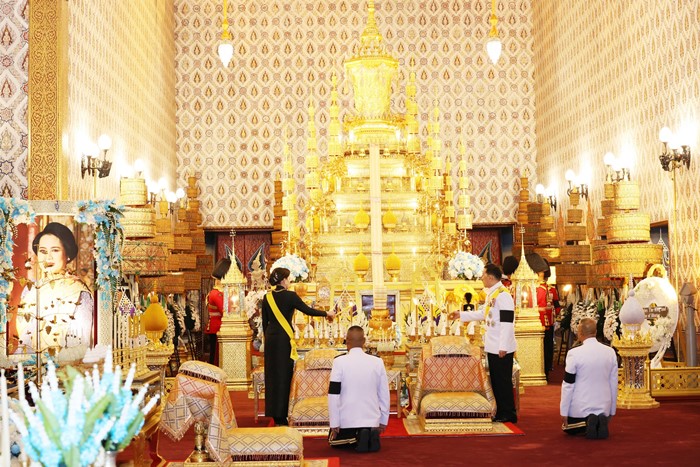 ในหลวง ทรงพระราชปฏิสันถารกับ กรมสมเด็จพระเทพฯ และทูลกระหม่อมหญิง ภาพแห่งสายใยในราชวงศ์ ในหลวง ทรงพระราชปฏิสันถารกับ กรมสมเด็จพระเทพฯ และทูลกระหม่อมหญิง ภาพแห่งสายใยในราชวงศ์