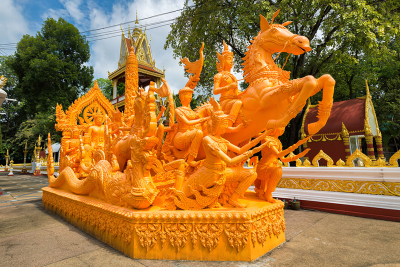 ประเพณีภาคอีสาน ประเพณีภาคอีสาน ประเพณีแห่เทียนพรรษา