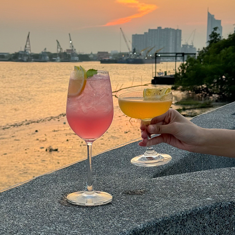 ร้านอาหารริมน้ำ ร้านอาหารริมน้ำ ร้าน The Tara Bar & Restaurant