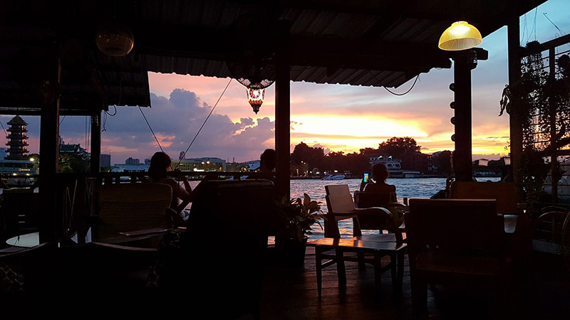 ร้านอาหารริมน้ำ ร้านอาหารริมน้ำ ร้าน Samsara Cafe & Meal