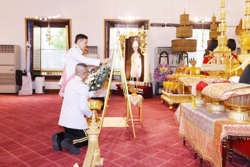 ในหลวง-พระราชินี ทรงบำเพ็ญพระราชกุศล สตมวาร (100 วัน) พระองค์ภาฯ ในหลวง-พระราชินี ทรงบำเพ็ญพระราชกุศล สตมวาร (100 วัน) พระองค์ภาฯ