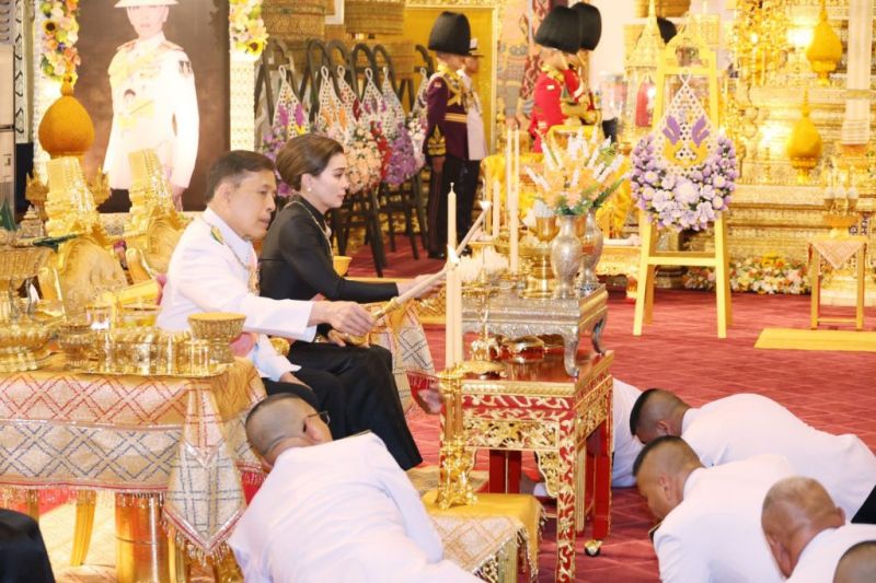 ในหลวง-พระราชินี ทรงบำเพ็ญพระราชกุศล สตมวาร (100 วัน) พระองค์ภาฯ ในหลวง-พระราชินี ทรงบำเพ็ญพระราชกุศล สตมวาร (100 วัน) พระองค์ภาฯ