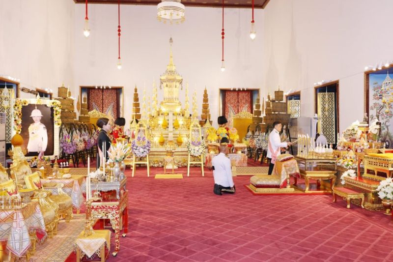 ในหลวง-พระราชินี ทรงบำเพ็ญพระราชกุศล สตมวาร (100 วัน) พระองค์ภาฯ ในหลวง-พระราชินี ทรงบำเพ็ญพระราชกุศล สตมวาร (100 วัน) พระองค์ภาฯ