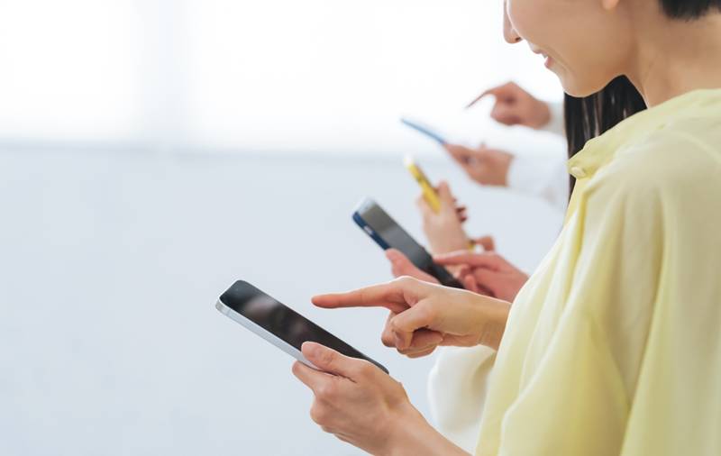 กระดูกคอเสื่อม เนื่องจากก้มหน้าเล่นมือถือ กระดูกคอเสื่อม เนื่องจากก้มหน้าเล่นมือถือ