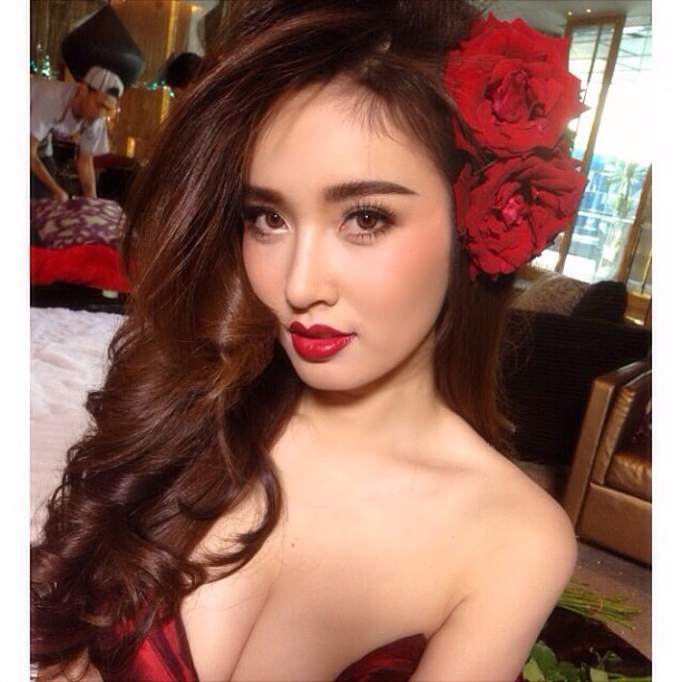 ปอย ตรีชฎา โกอินเตอร์เล่นหนังฮ่องกง-พรีเซ็นเตอร์ หลุยส์ วิตตอง ปอย ตรีชฎา โกอินเตอร์เล่นหนังฮ่องกง-พรีเซ็นเตอร์ หลุยส์ วิตตอง