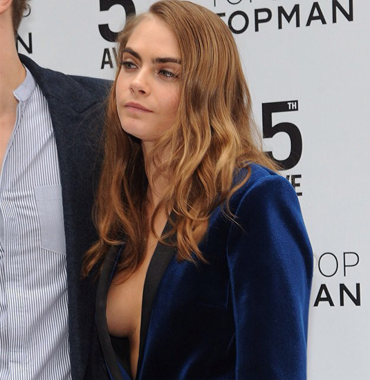 คาร่า เดอเลวีญ คาร่า เดอเลวีญ