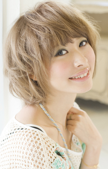 สีผมที่ทําให้หน้าขาว สีผมที่ทําให้หน้าขาว