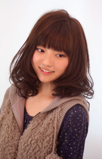 สีผมที่ทําให้หน้าขาว สีผมที่ทําให้หน้าขาว