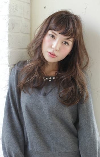 สีผมที่ทําให้หน้าขาว สีผมที่ทําให้หน้าขาว