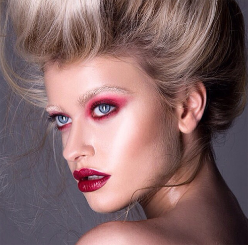 แต่งหน้ากับชุดกี่เพ้า แต่งหน้ากับชุดกี่เพ้า