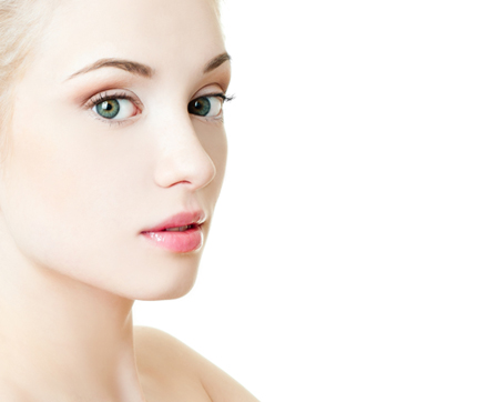 โกนขนบนใบหน้า โกนขนบนใบหน้า