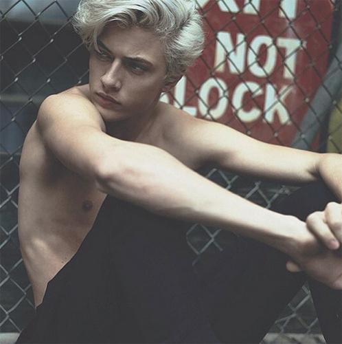 ลักกี้ บลู สมิธ ลักกี้ บลู สมิธ