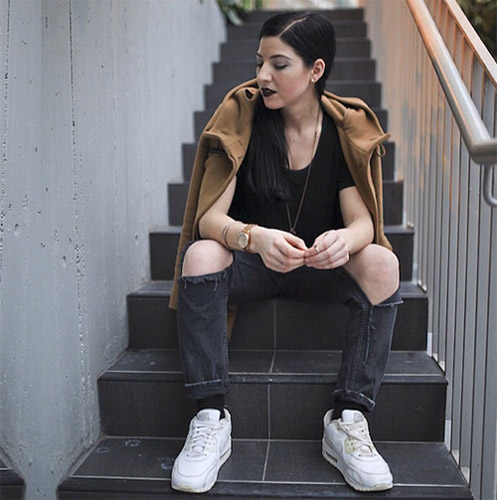 รองเท้าสีขาว รองเท้าสีขาว