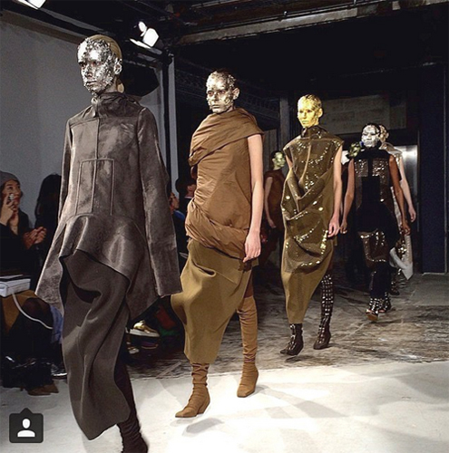 นางแบบปิดทองบนหน้า นางแบบปิดทองบนหน้า