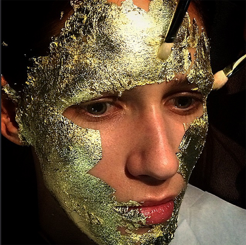 นางแบบปิดทองบนหน้า นางแบบปิดทองบนหน้า