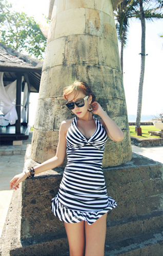 ชุดว่ายน้ำแบบกระโปรง ชุดว่ายน้ำแบบกระโปรง